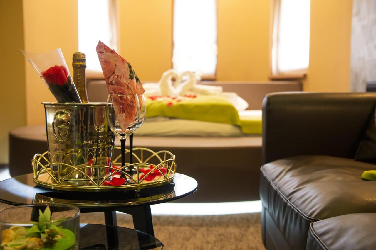 Veres Motel Veresegyhaz Luaran gambar