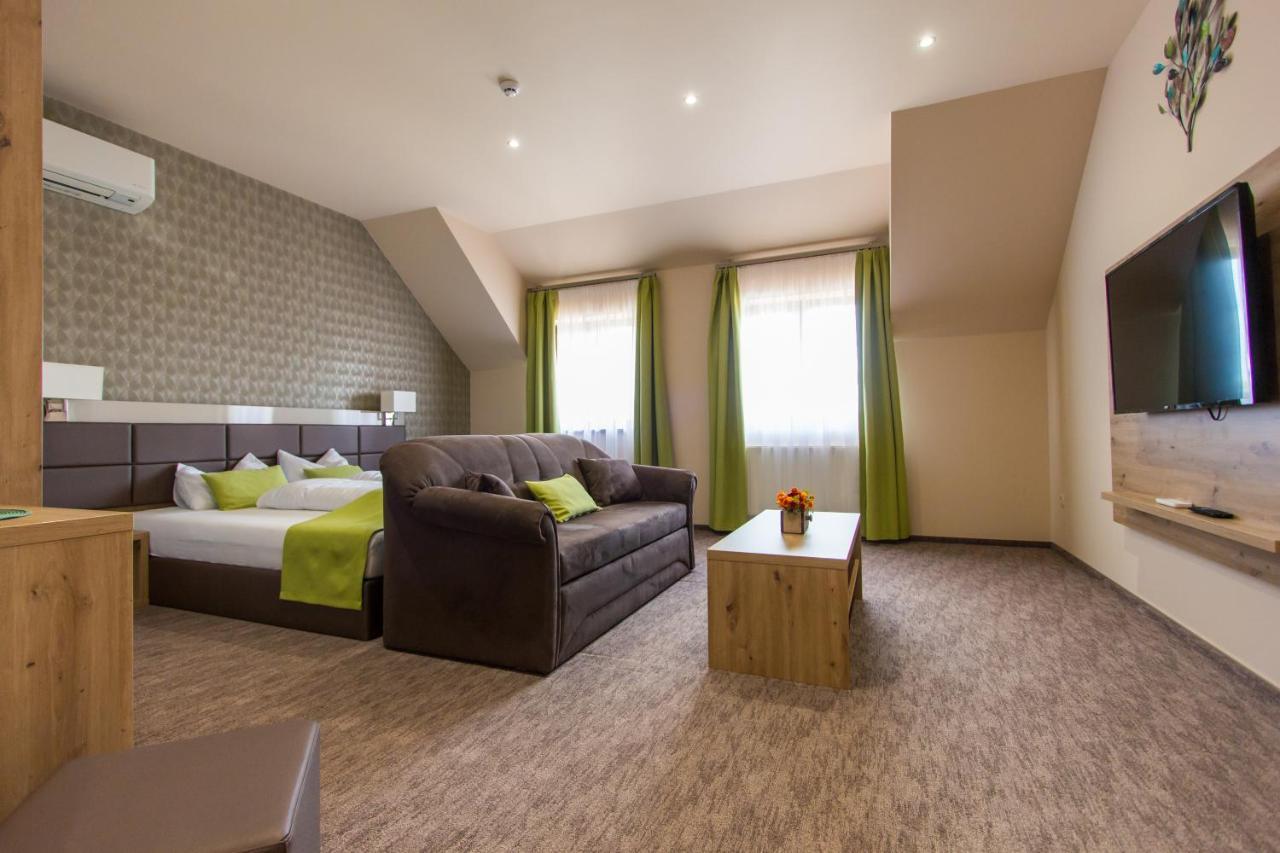 Veres Motel Veresegyhaz Luaran gambar