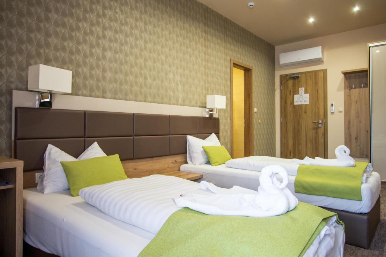 Veres Motel Veresegyhaz Luaran gambar